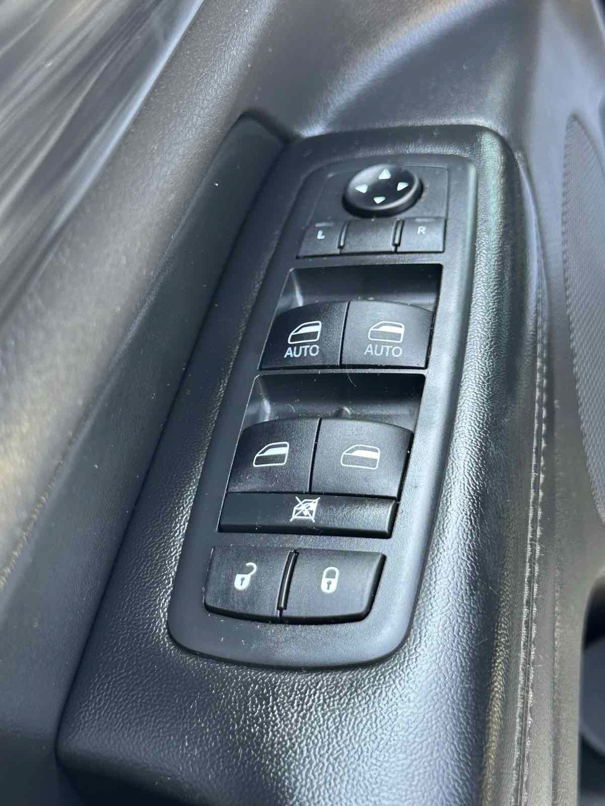 Used 2019 Jeep Grand Cherokee Laredo RWD image 24