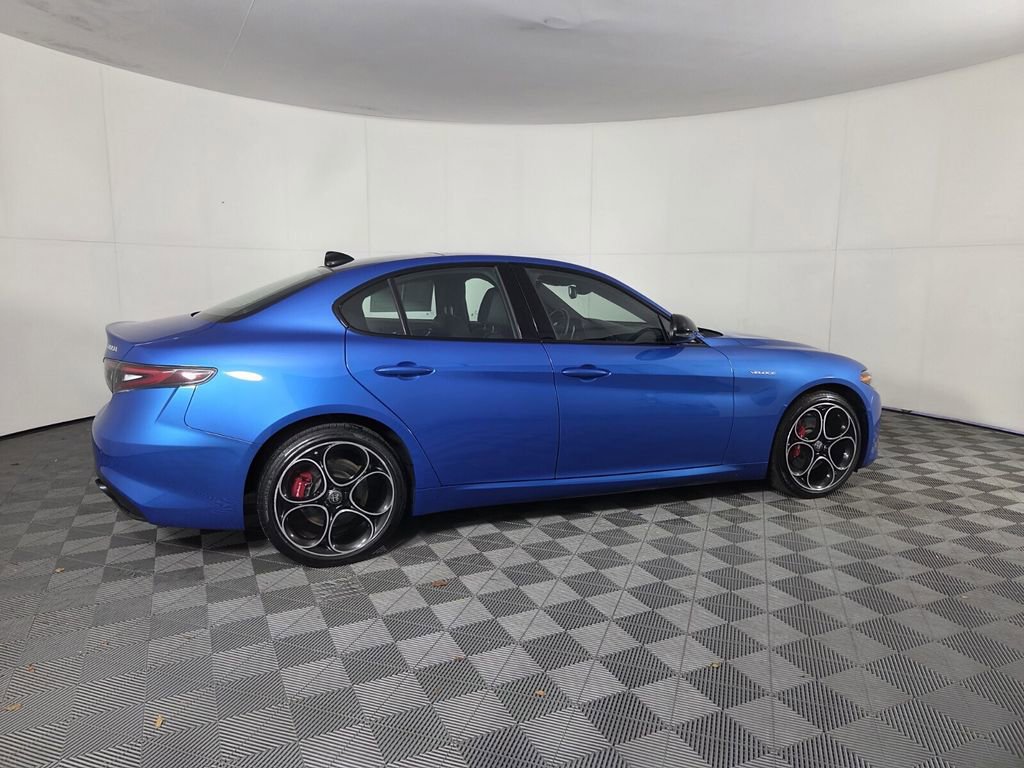 Used 2024 Alfa Romeo Giulia Veloce AWD/4WD image 6