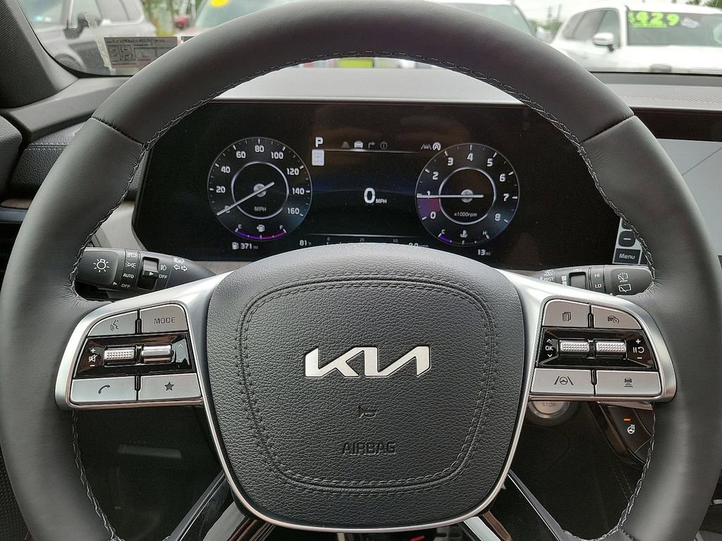 Used 2024 Kia Telluride SX w/ Towing Package image 11