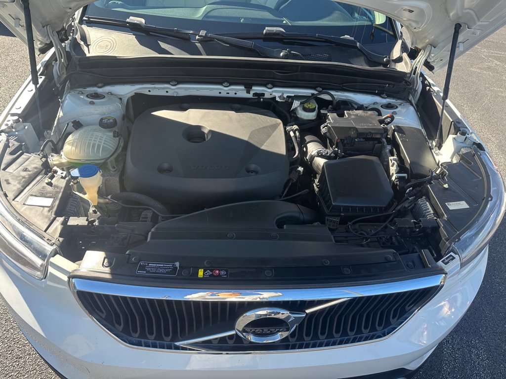 Used 2019 Volvo XC40 T5 Momentum image 26