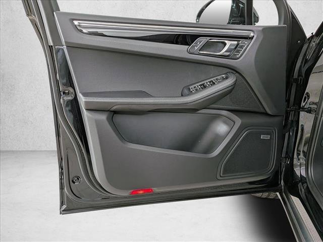 Certified 2025 Porsche Macan S image 13