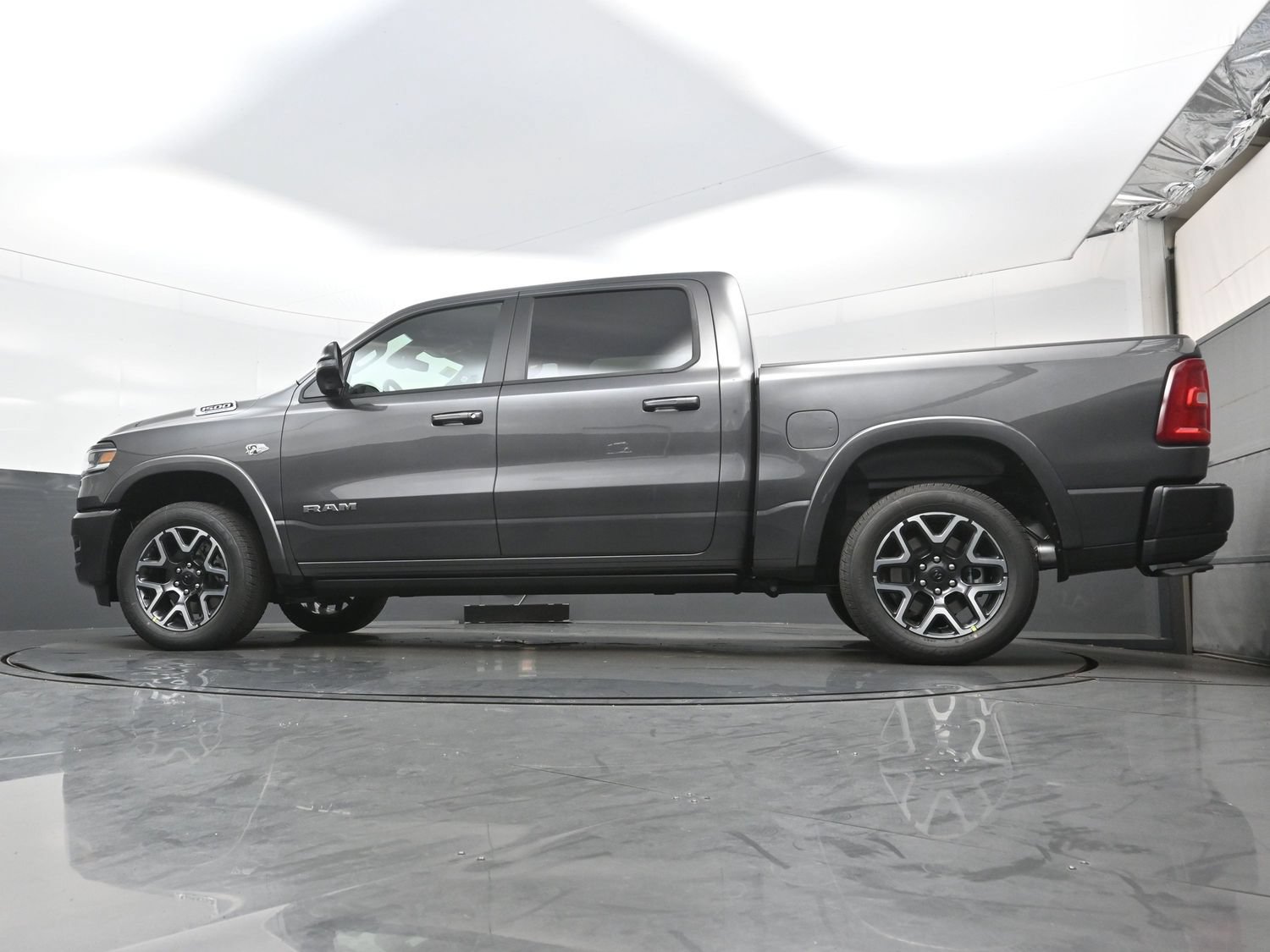 New 2027 RAM 1500 Laramie w/ Laramie Preferred Package AWD/4WD image 15