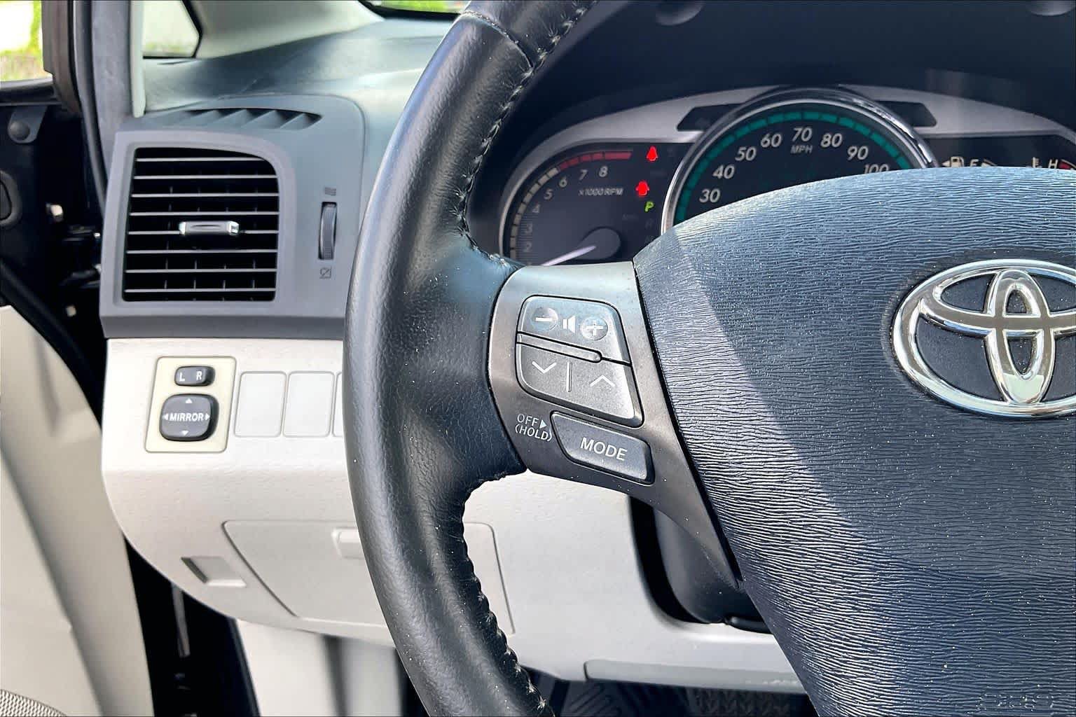 Used 2011 Toyota Venza w/ Leather Pkg FWD image 19