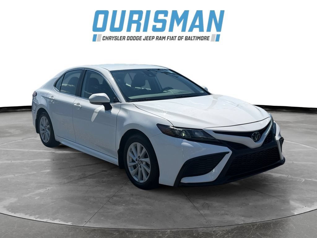 Used 2024 Toyota Camry SE FWD image 1