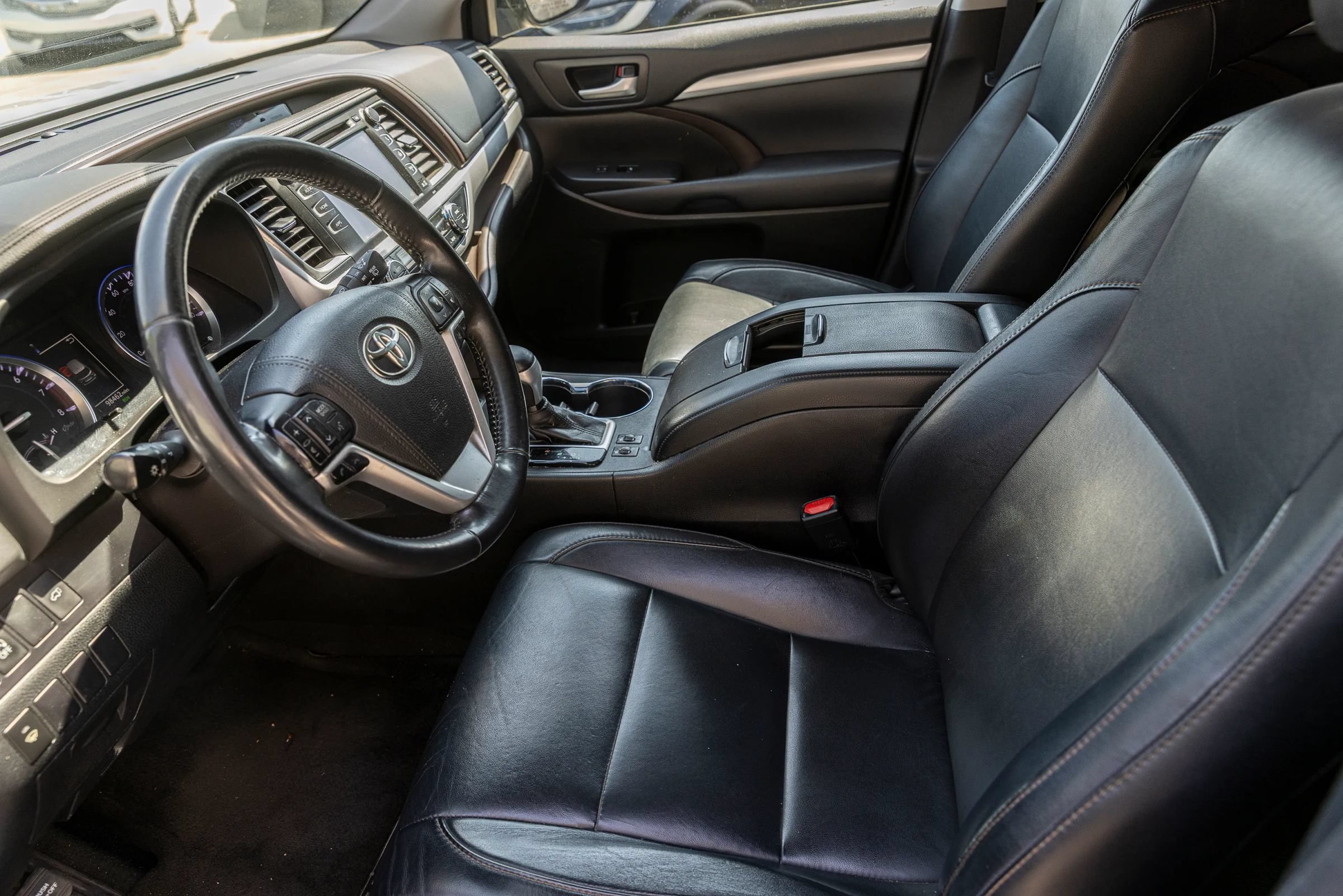 Used 2018 Toyota Highlander XLE FWD image 17