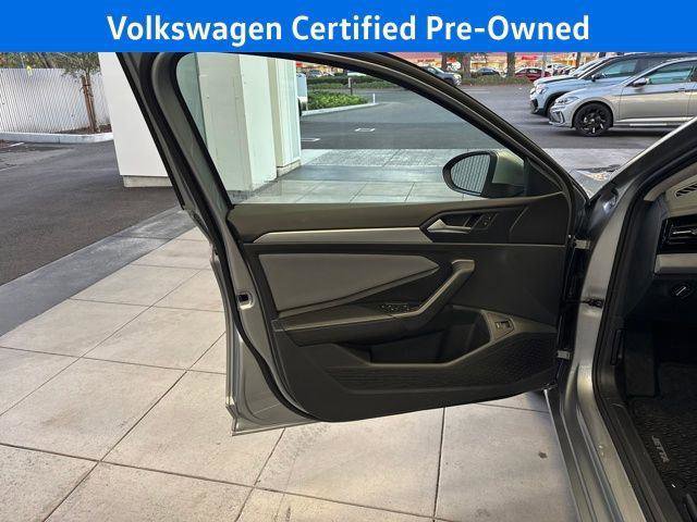 Used 2025 Volkswagen Jetta SE w/ Sunroof Package FWD image 14