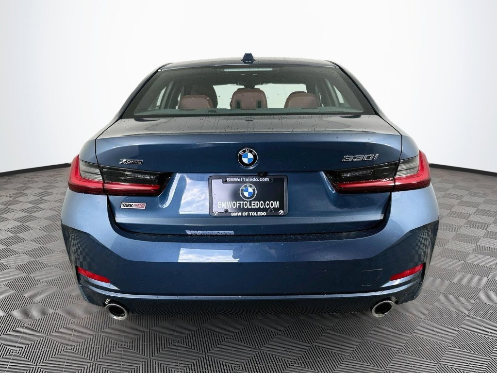 Used 2025 BMW 330i xDrive Sedan w/ Premium Package AWD/4WD image 8