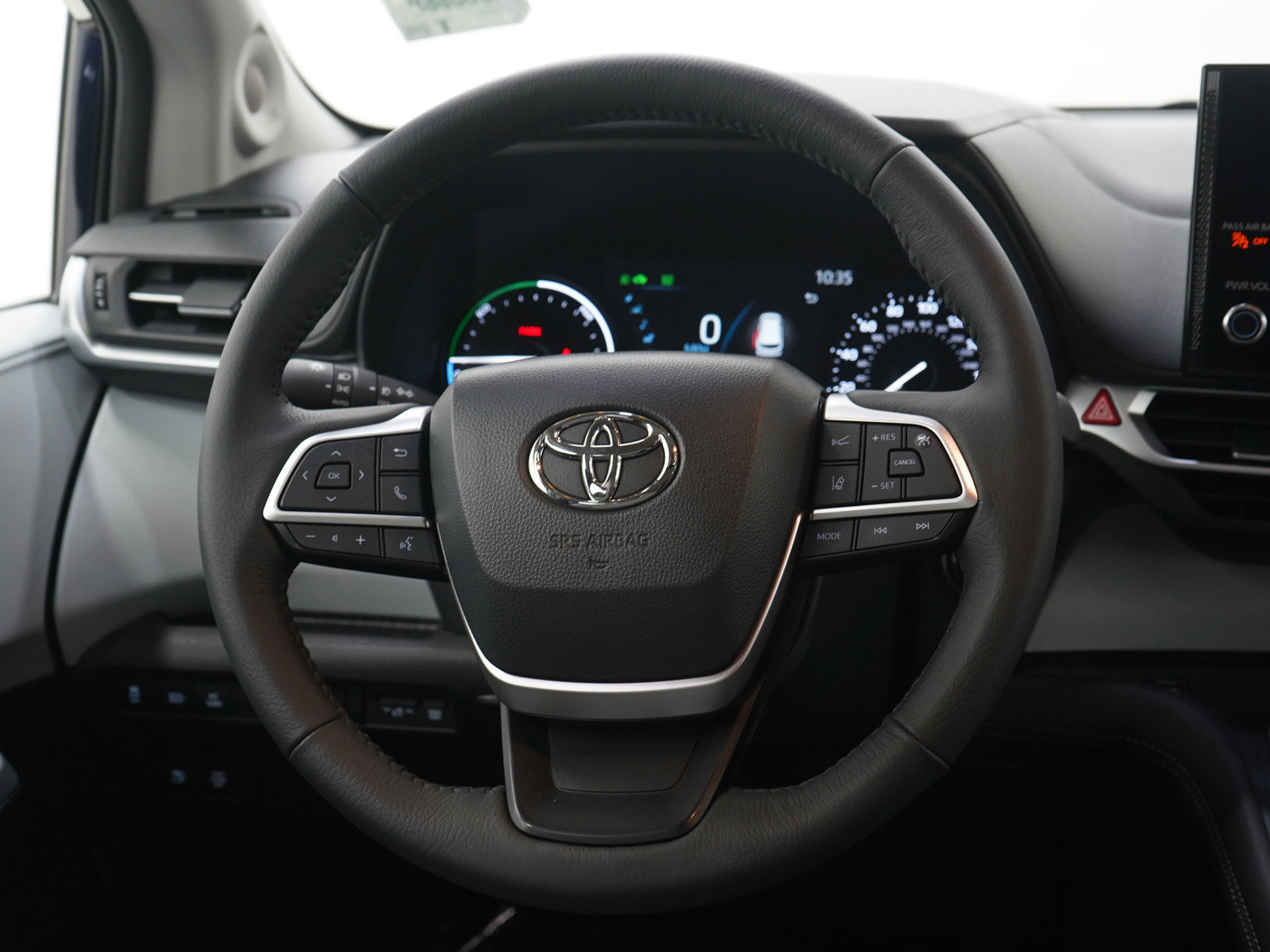 Used 2025 Toyota Sienna XLE image 18