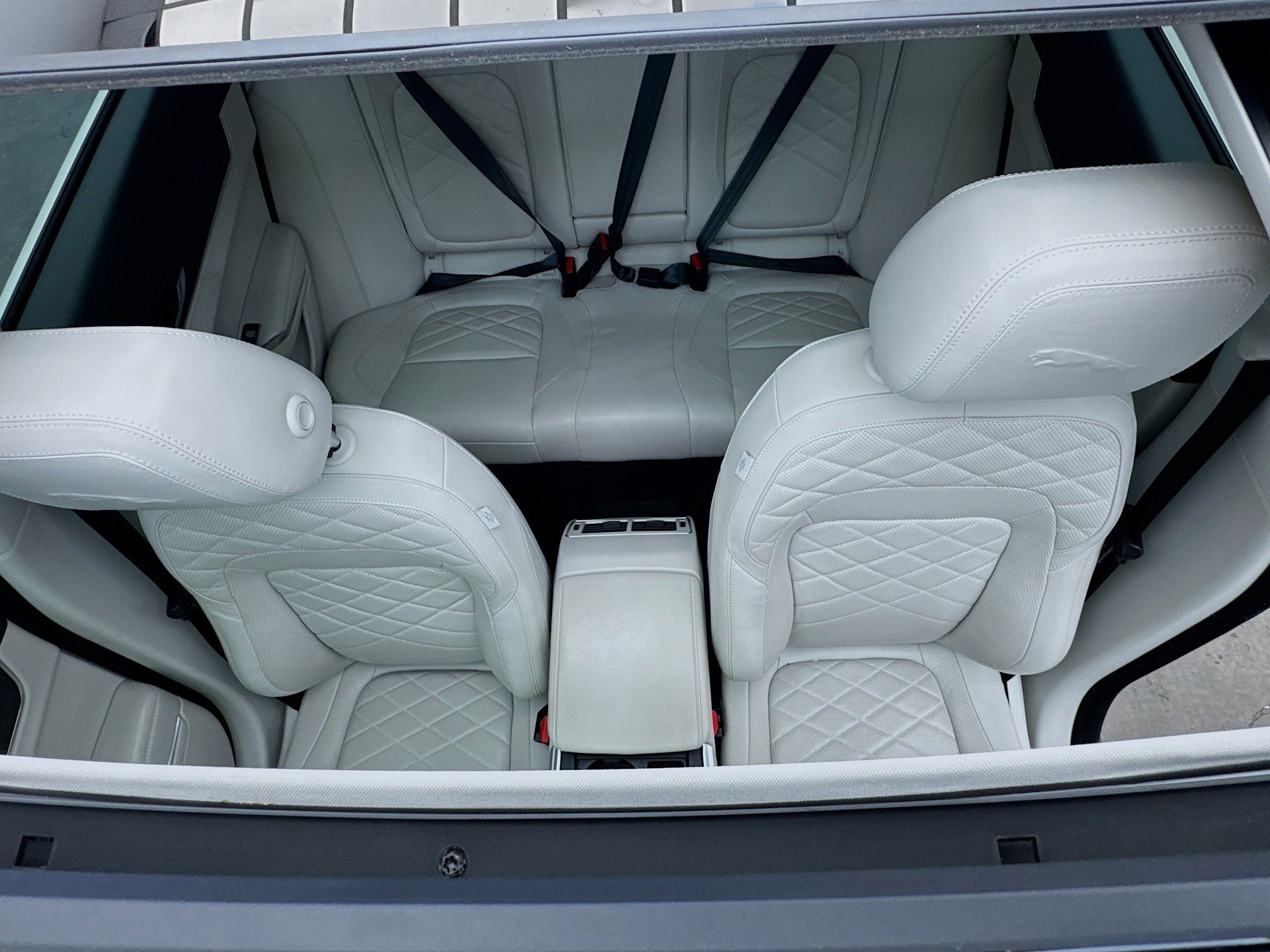 Used 2022 Jaguar XF SE image 14