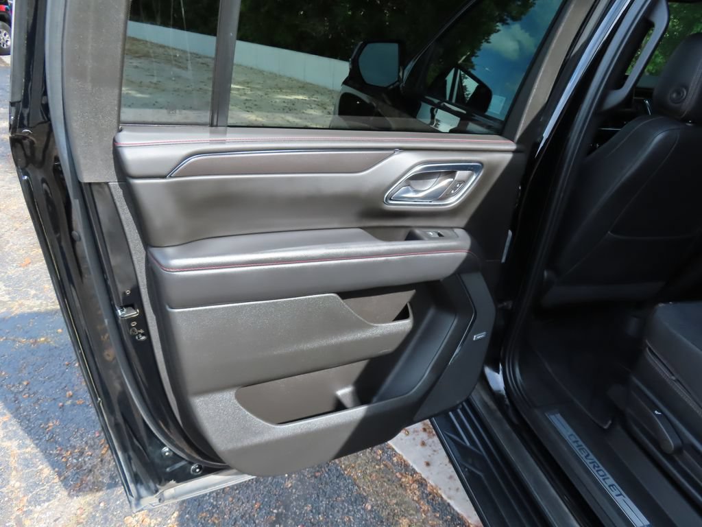 Used 2022 Chevrolet Suburban RST w/ Luxury Package AWD/4WD image 32