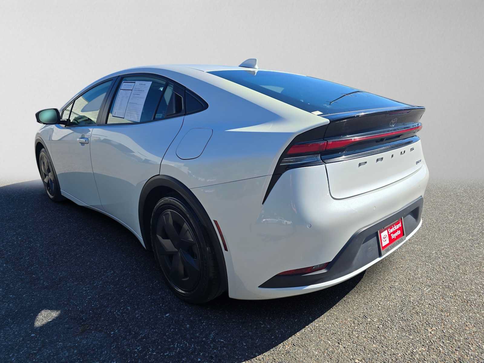 Certified 2025 Toyota Prius LE FWD image 5