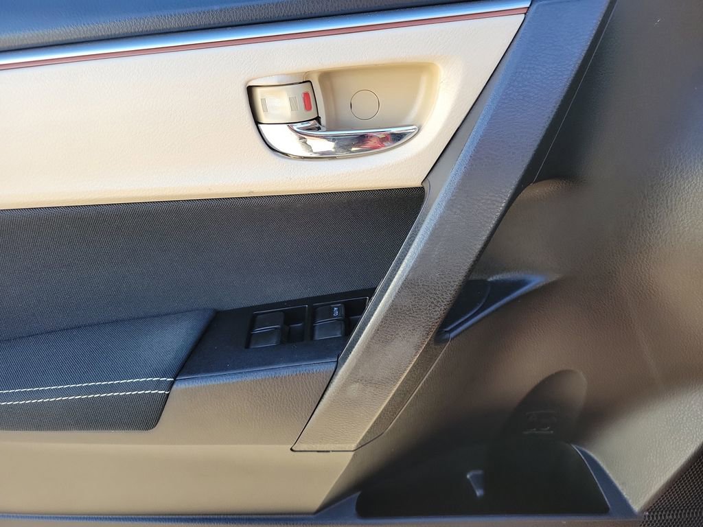 Used 2015 Toyota Corolla LE image 14