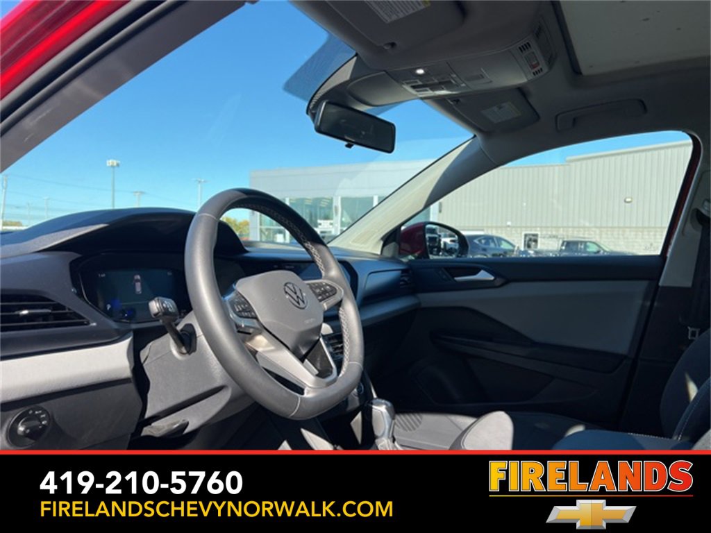 Used 2022 Volkswagen Taos SE w/ Panoramic Sunroof Package image 14