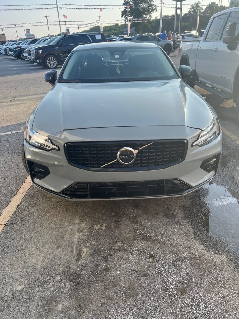 Used 2024 Volvo S60 B5 Core AWD/4WD image 2