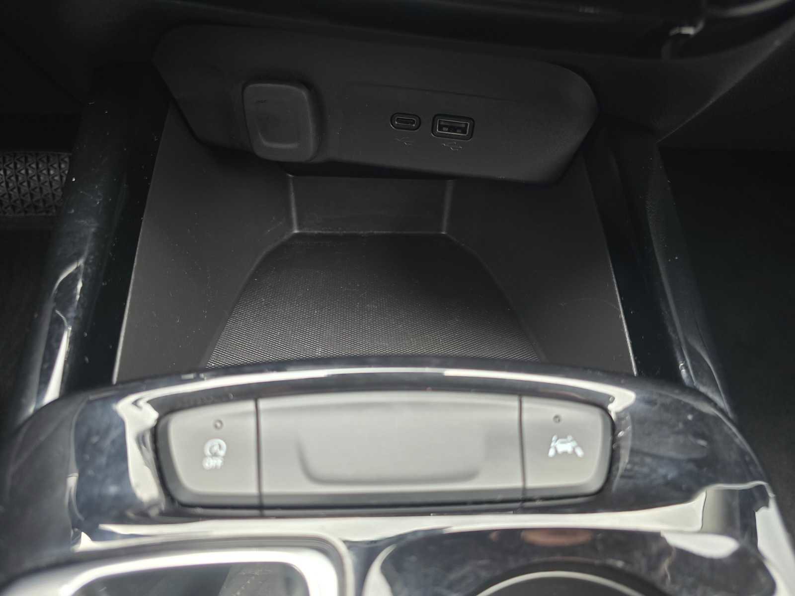 Used 2025 Chevrolet Trax LT image 30