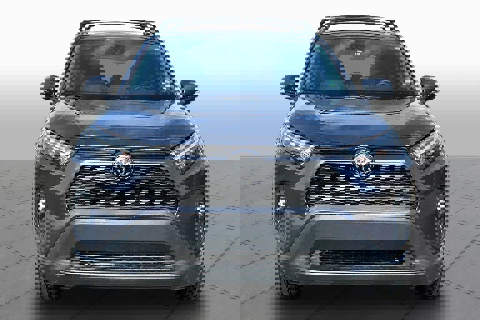 Used 2022 Toyota RAV4 XLE Premium image 4