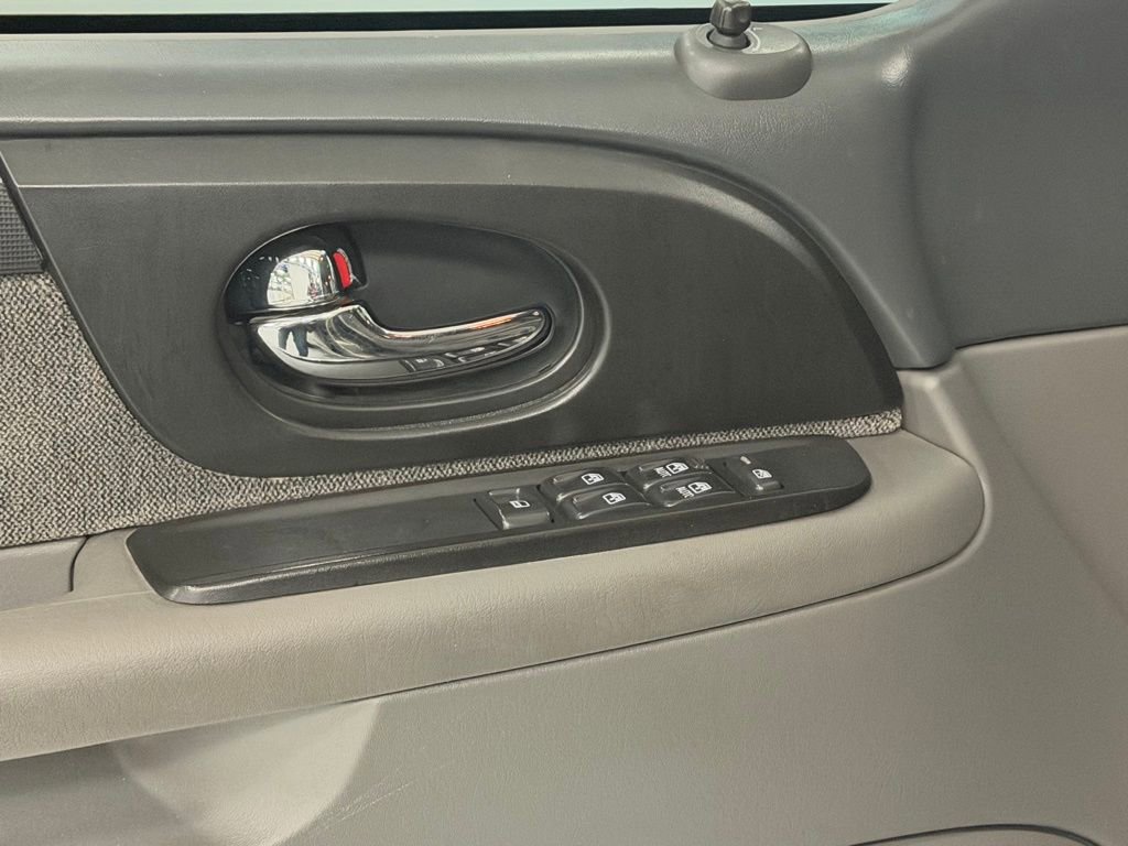 Used 2002 GMC Envoy SLE image 13