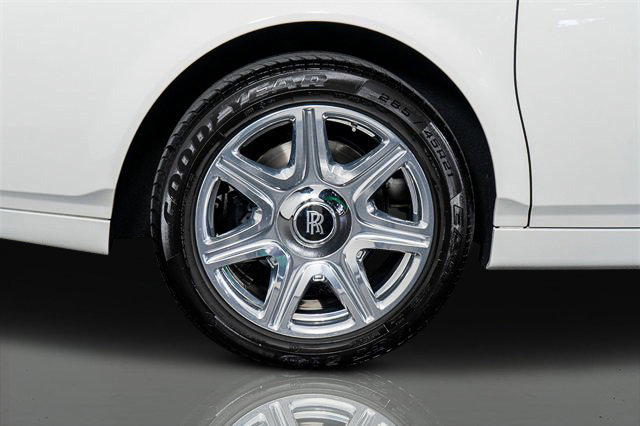 Used 2016 Rolls-Royce Phantom Sedan image 9