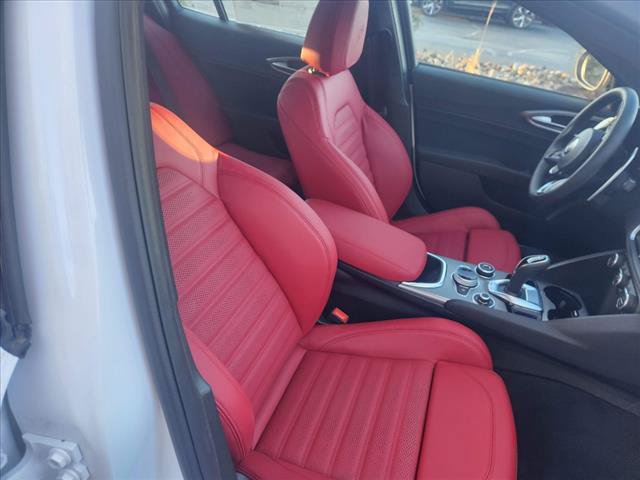 Used 2024 Alfa Romeo Giulia Veloce AWD/4WD image 13