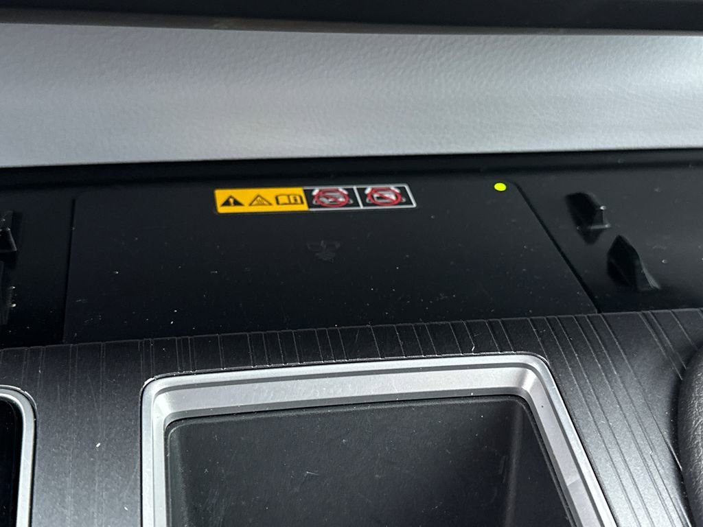Used 2025 Toyota Sienna LE FWD image 30