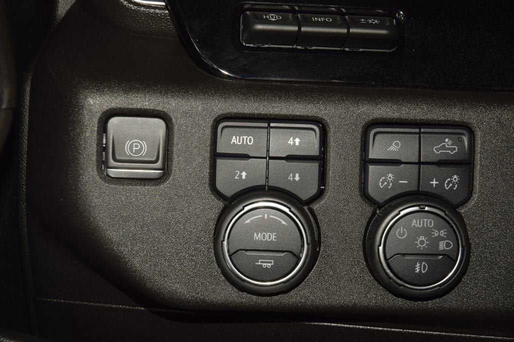 Used 2024 Chevrolet Silverado 3500 High Country w/ High Country Premium Package AWD/4WD image 35