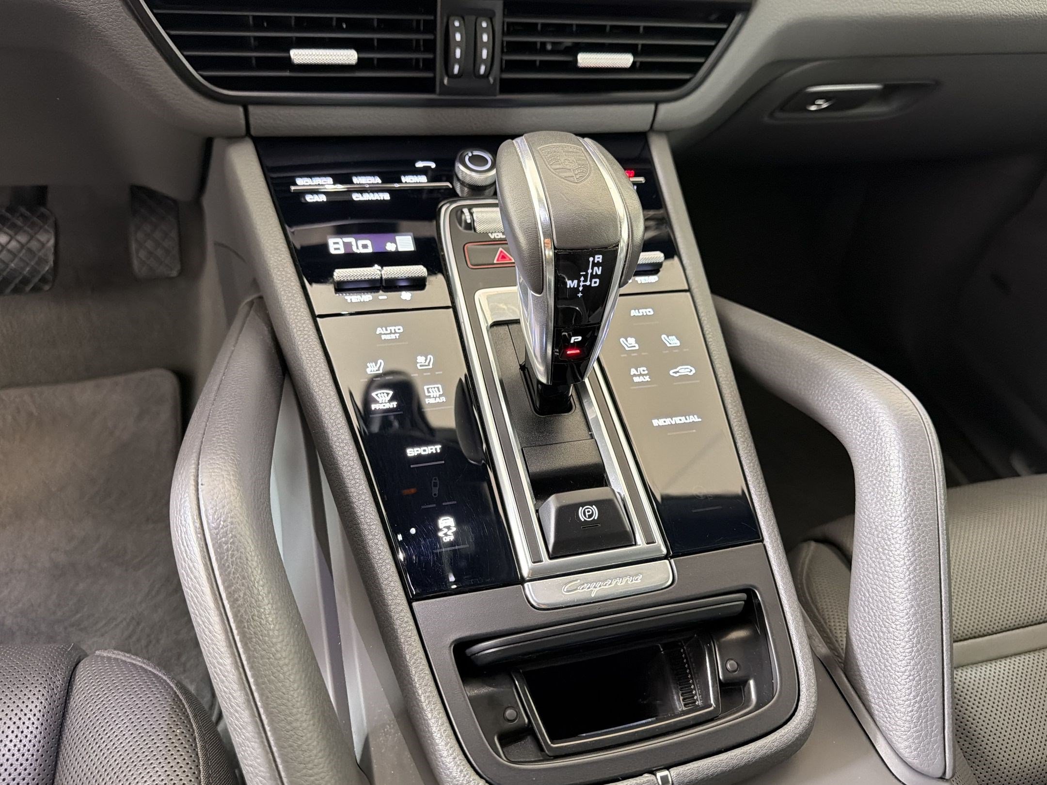 Used 2023 Porsche Cayenne Platinum Edition AWD/4WD image 15