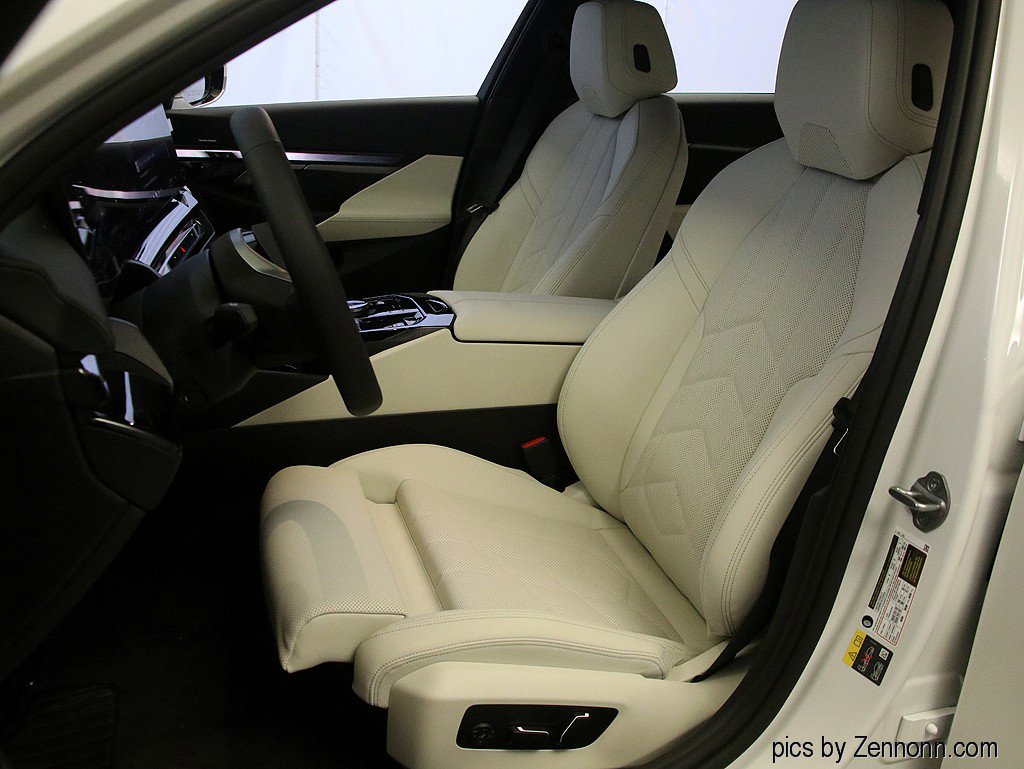 Used 2025 BMW i5 xDrive40 w/ Premium Package image 10