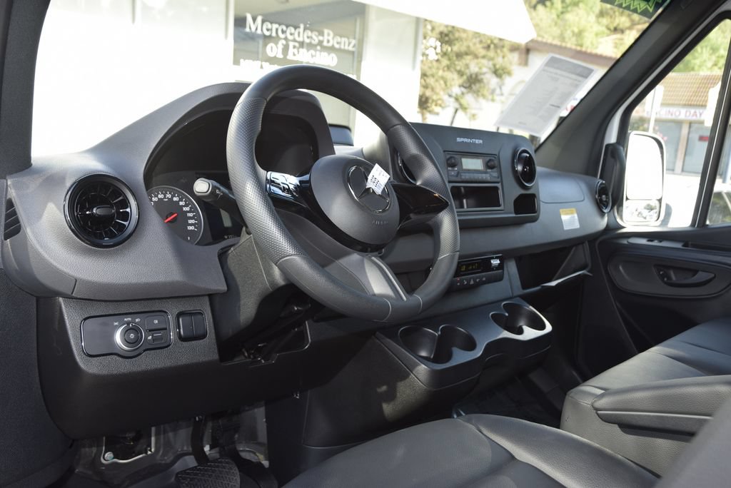 Used 2025 Mercedes-Benz Sprinter 2500 image 18