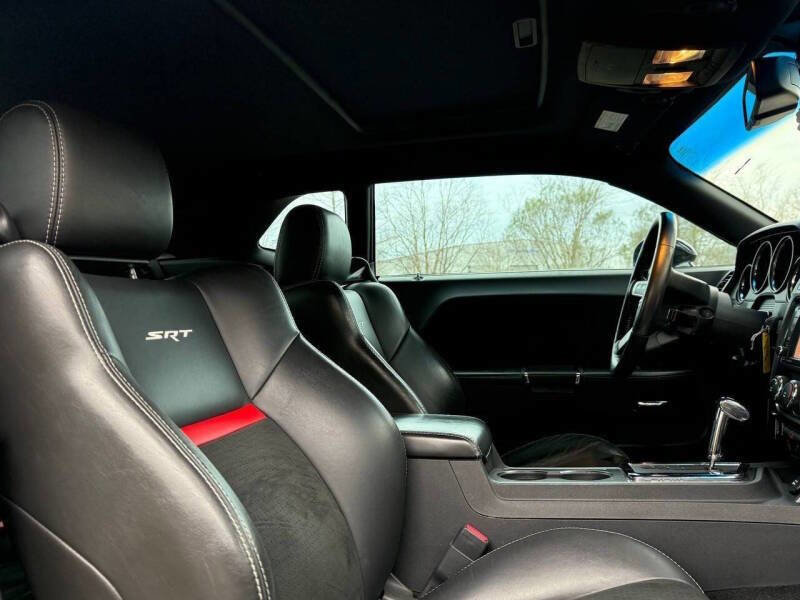 Used 2010 Dodge Challenger SRT8 RWD image 25