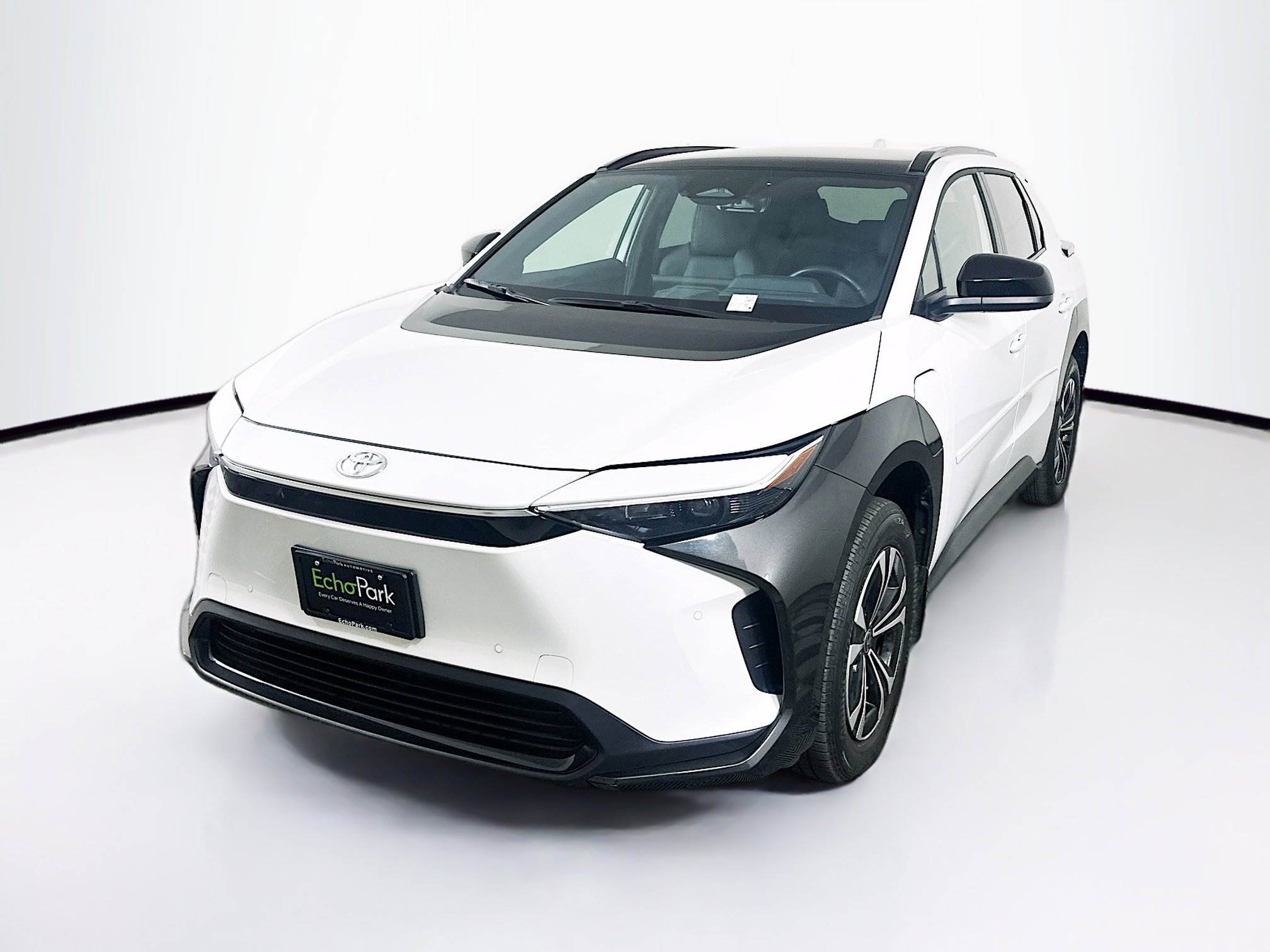 Used 2024 Toyota bZ4X XLE w/ Weather Package FWD image 3