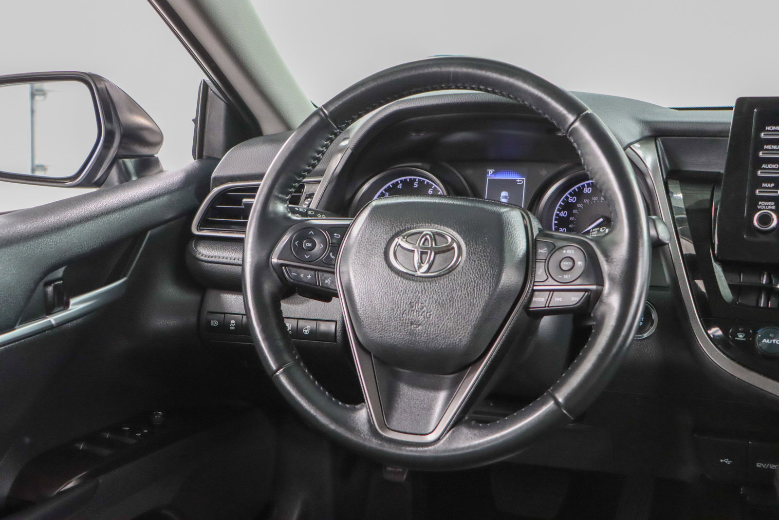 Used 2024 Toyota Camry SE w/ Cold Weather Package FWD image 12