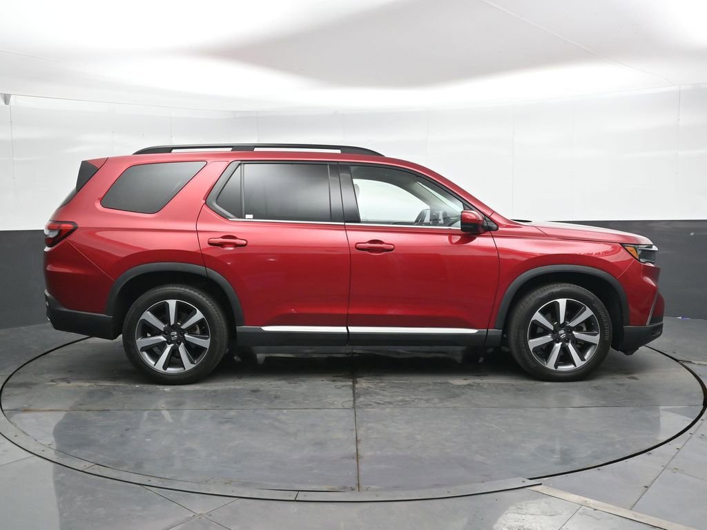 Used 2024 Honda Pilot Touring image 3
