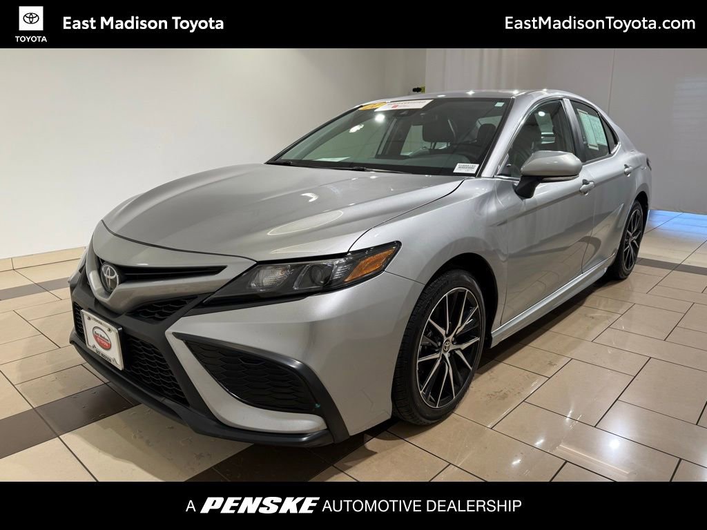 Certified 2024 Toyota Camry SE image 1