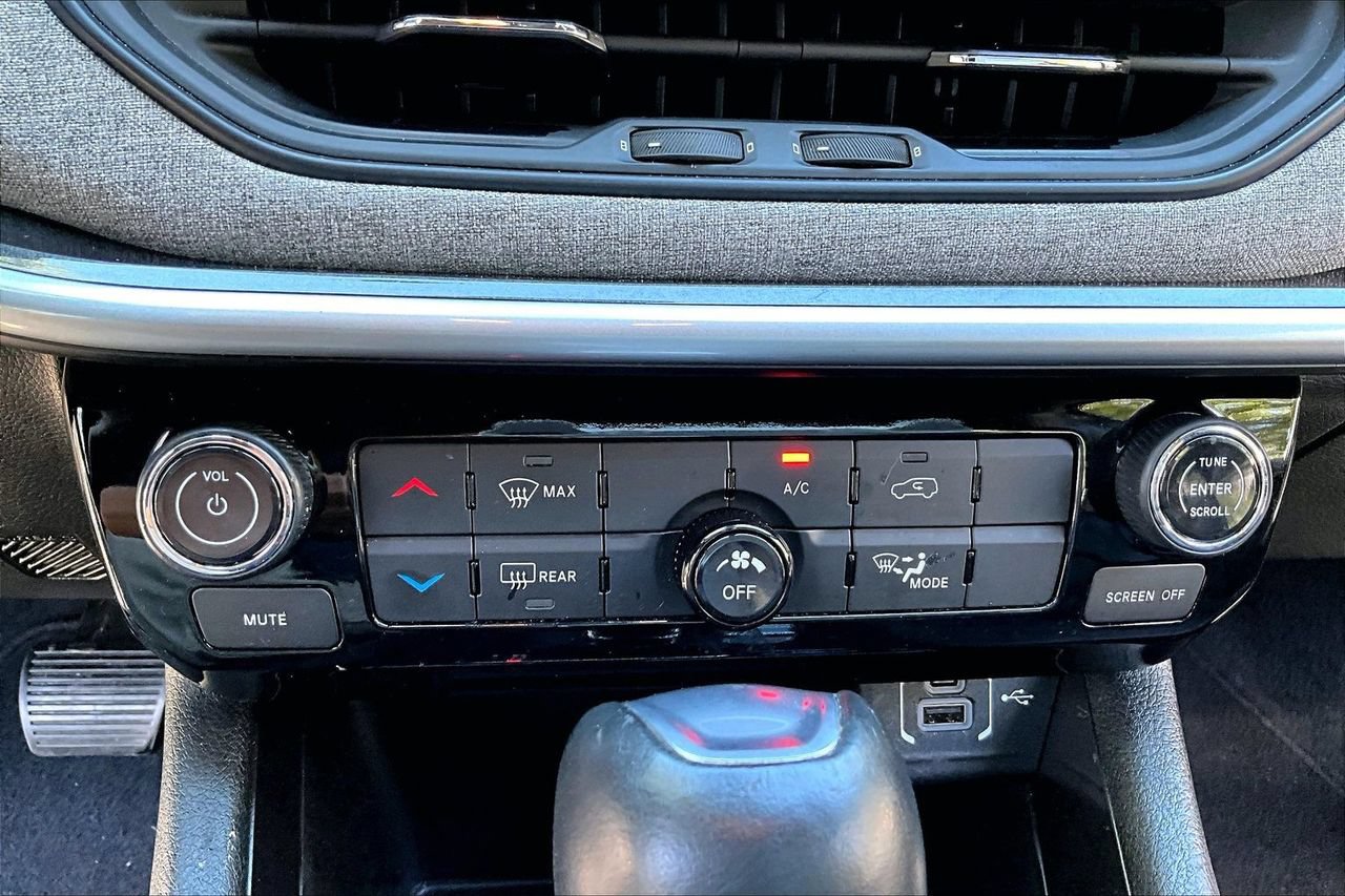 Used 2023 Jeep Compass Latitude AWD/4WD image 25