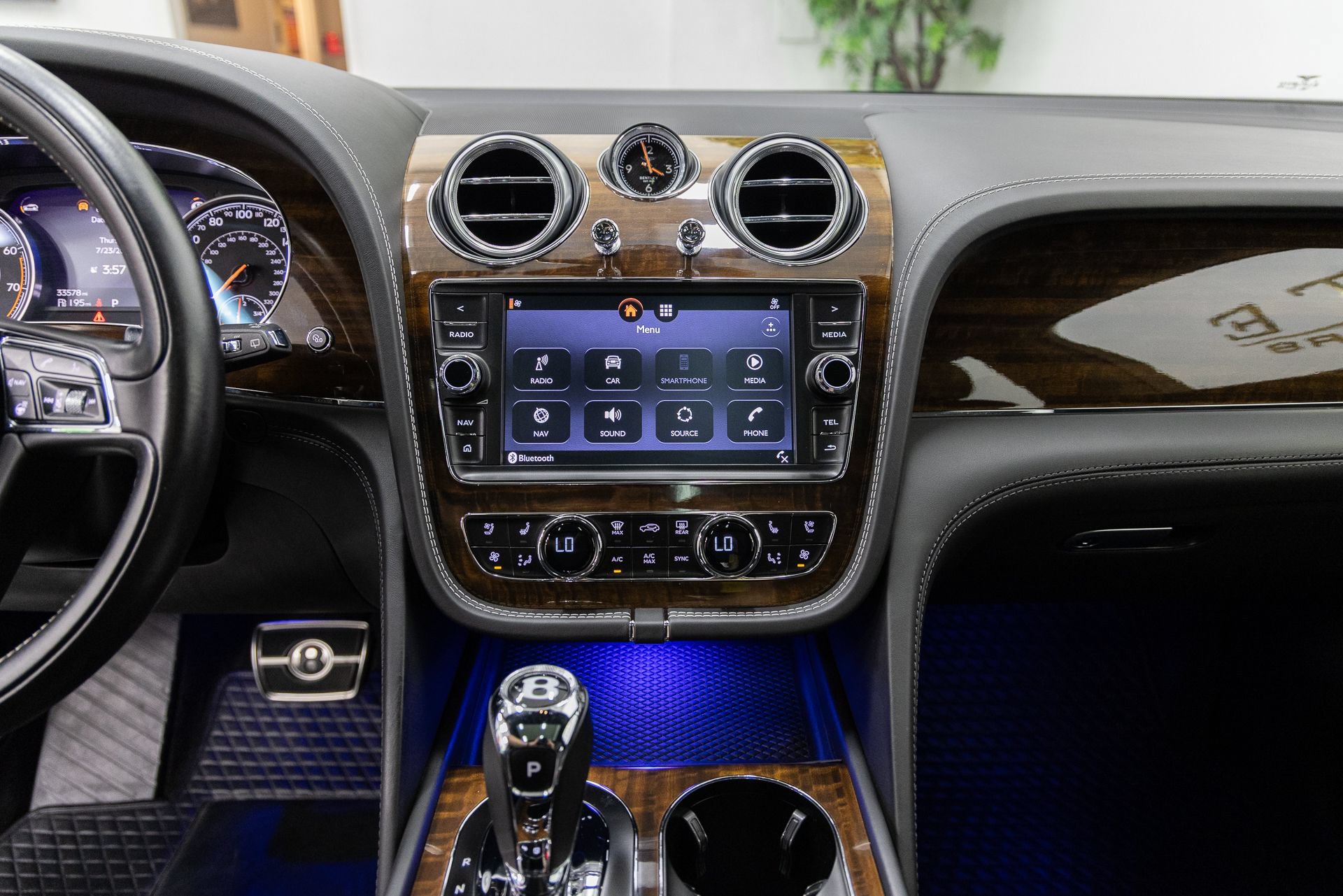 Used 2018 Bentley Bentayga AWD/4WD image 18