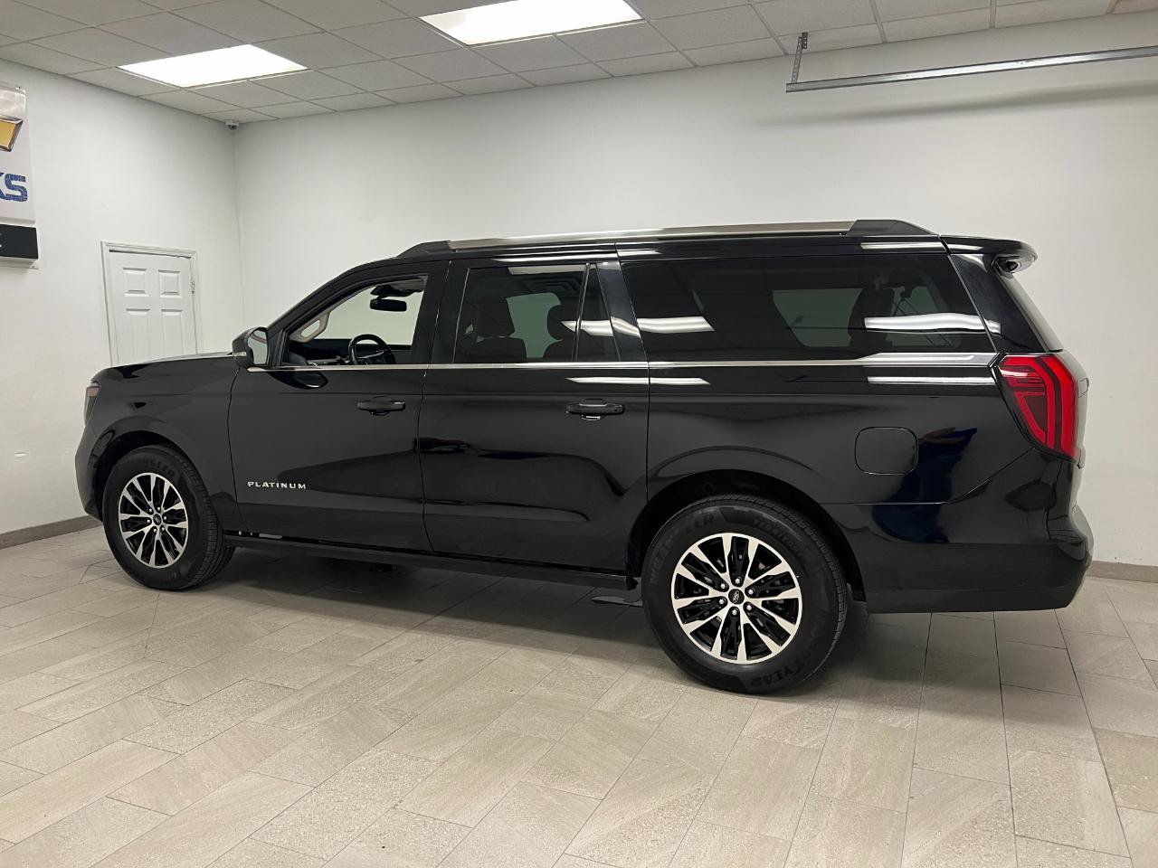 Used 2025 Ford Expedition Max Platinum AWD/4WD image 17