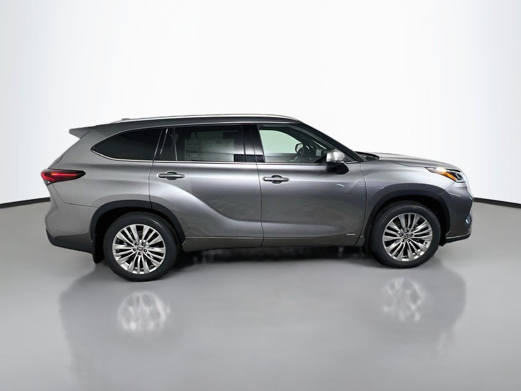 New 2026 Toyota Highlander Platinum AWD/4WD image 2