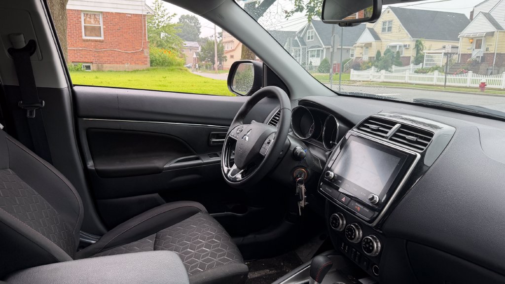 Used 2024 Mitsubishi Outlander Sport LE AWD/4WD image 16