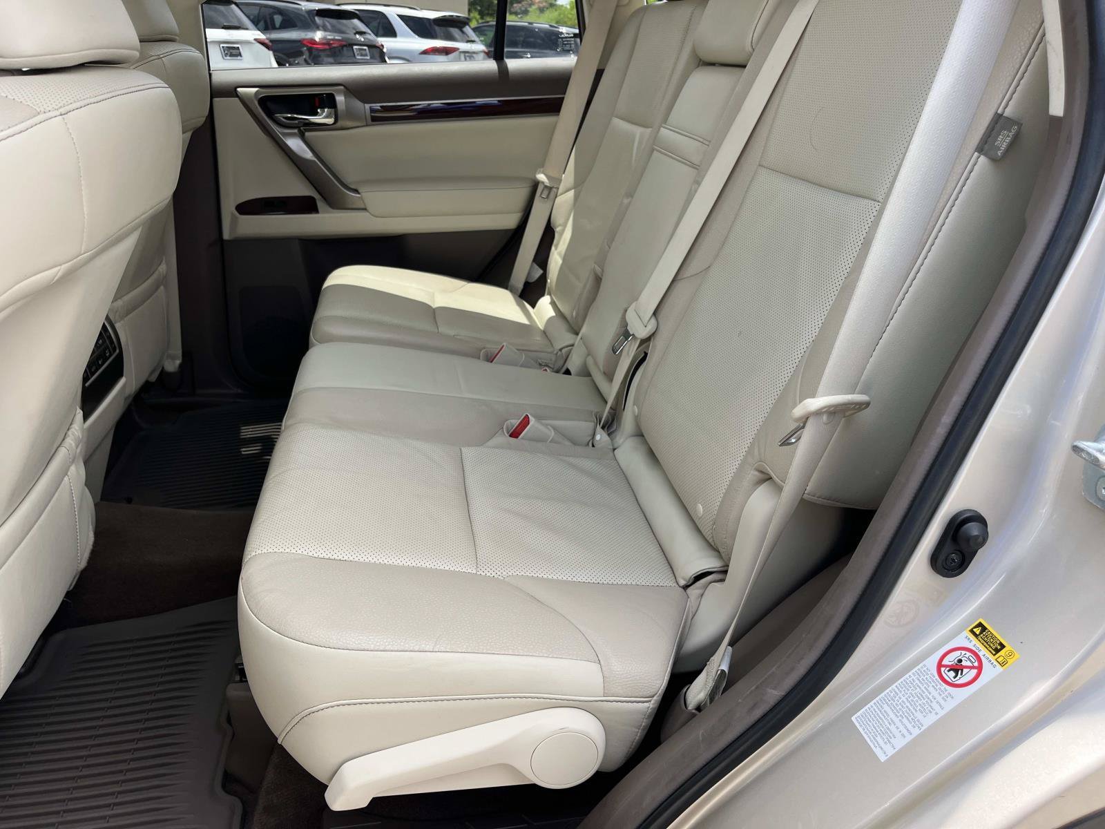 Used 2015 Lexus GX 460 w/ Premium Package AWD/4WD image 18
