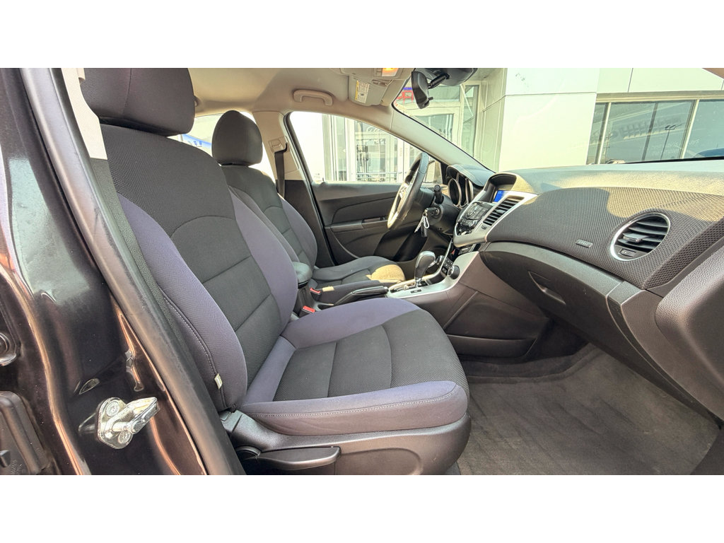 Used 2015 Chevrolet Cruze LT FWD image 8