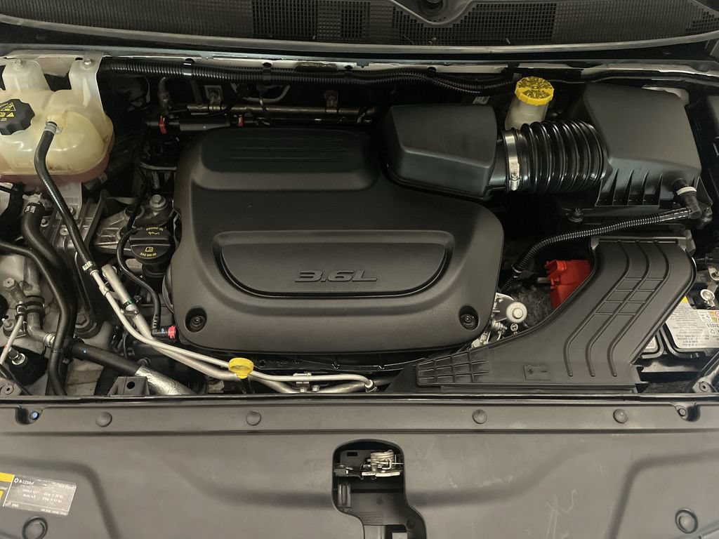 Used 2024 Chrysler Pacifica Touring-L FWD image 22