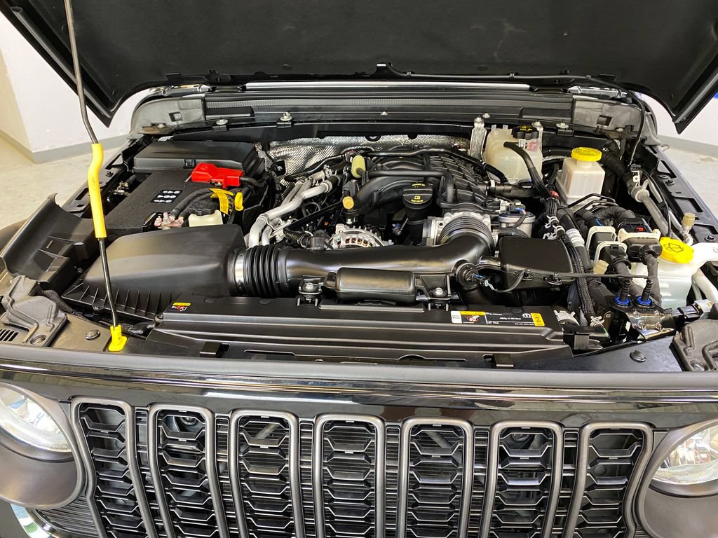 Used 2024 Jeep Gladiator Sport AWD/4WD image 9