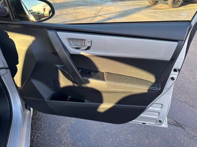 Used 2017 Toyota Corolla LE w/ Carpet Mat Package (TMS) FWD image 26