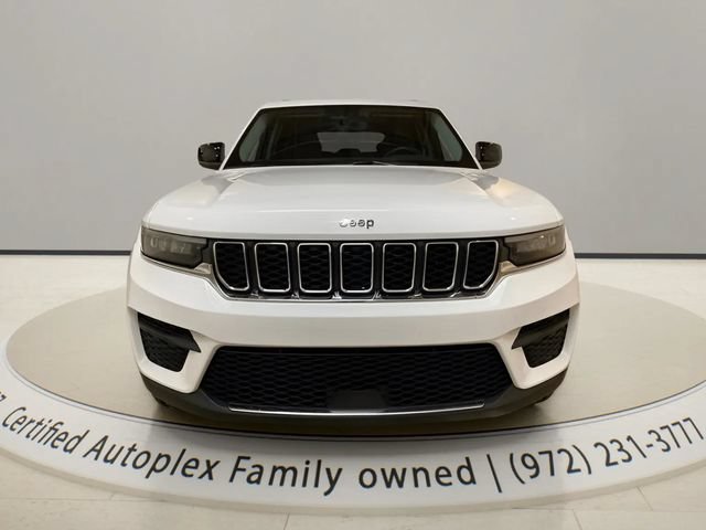Used 2024 Jeep Grand Cherokee Laredo RWD image 8