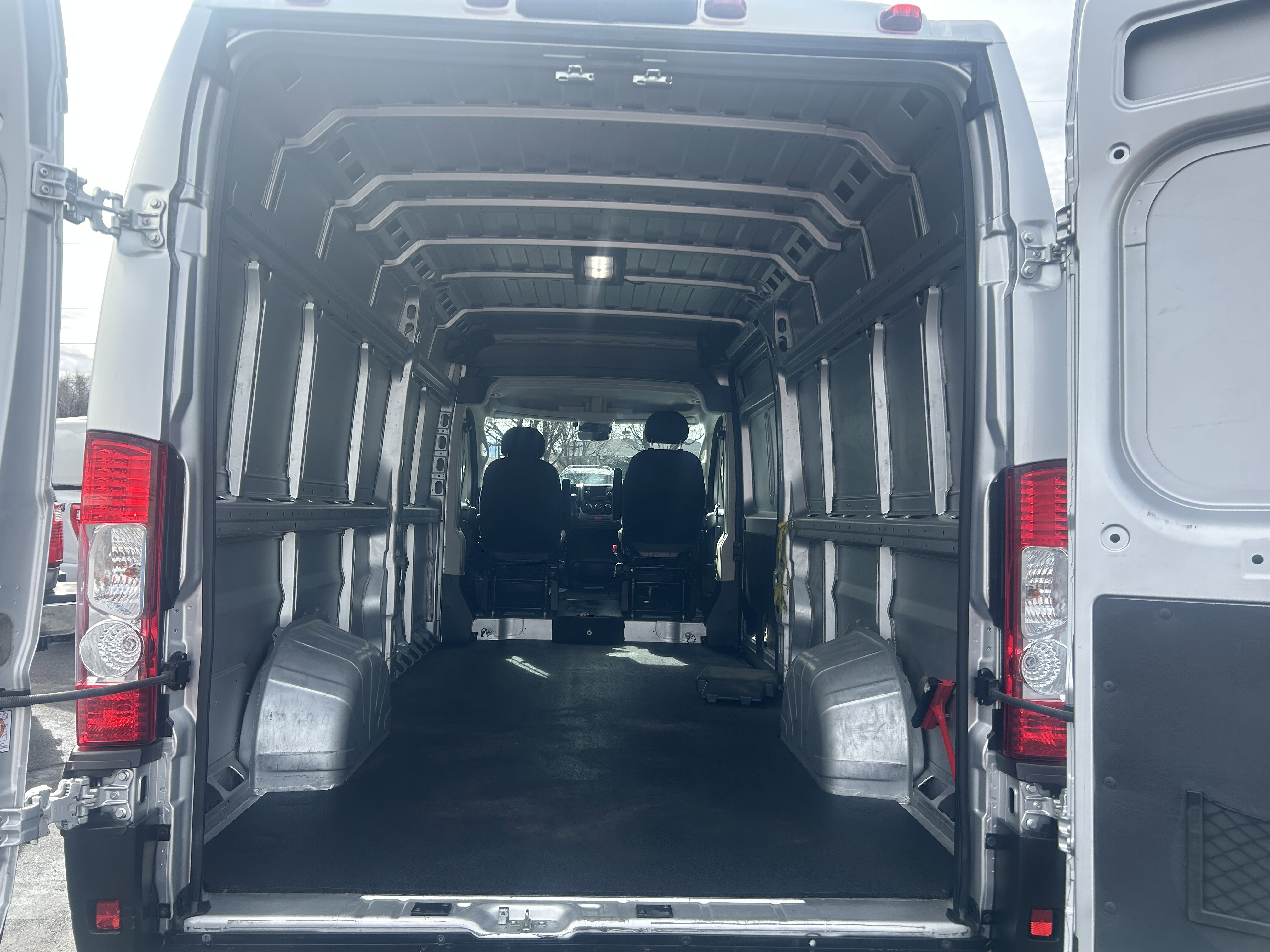 Used 2021 RAM ProMaster 3500 w/ Convenience Group image 11