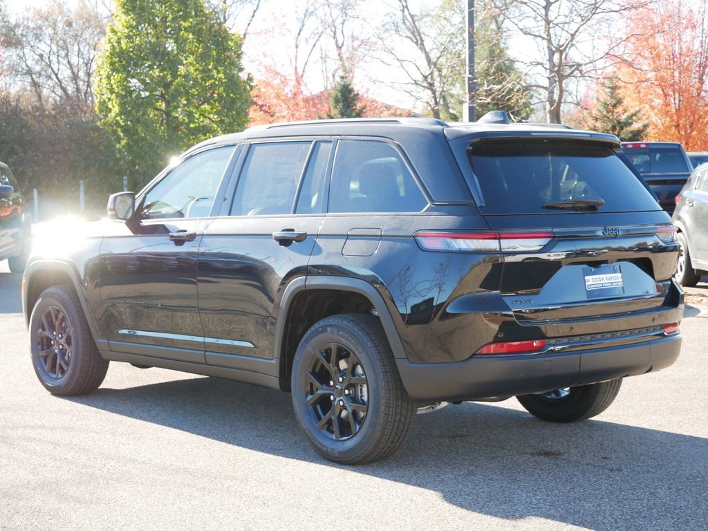 New 2025 Jeep Grand Cherokee Laredo image 14