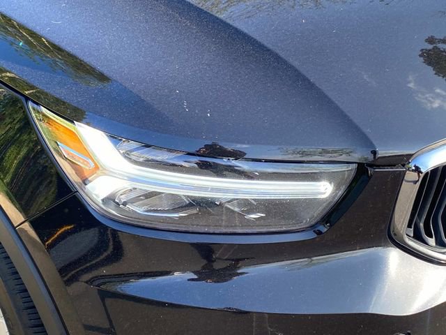 Used 2021 Volvo XC40 T5 Momentum image 3