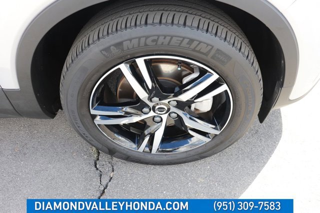 Used 2024 Volvo XC40 B5 Core image 26