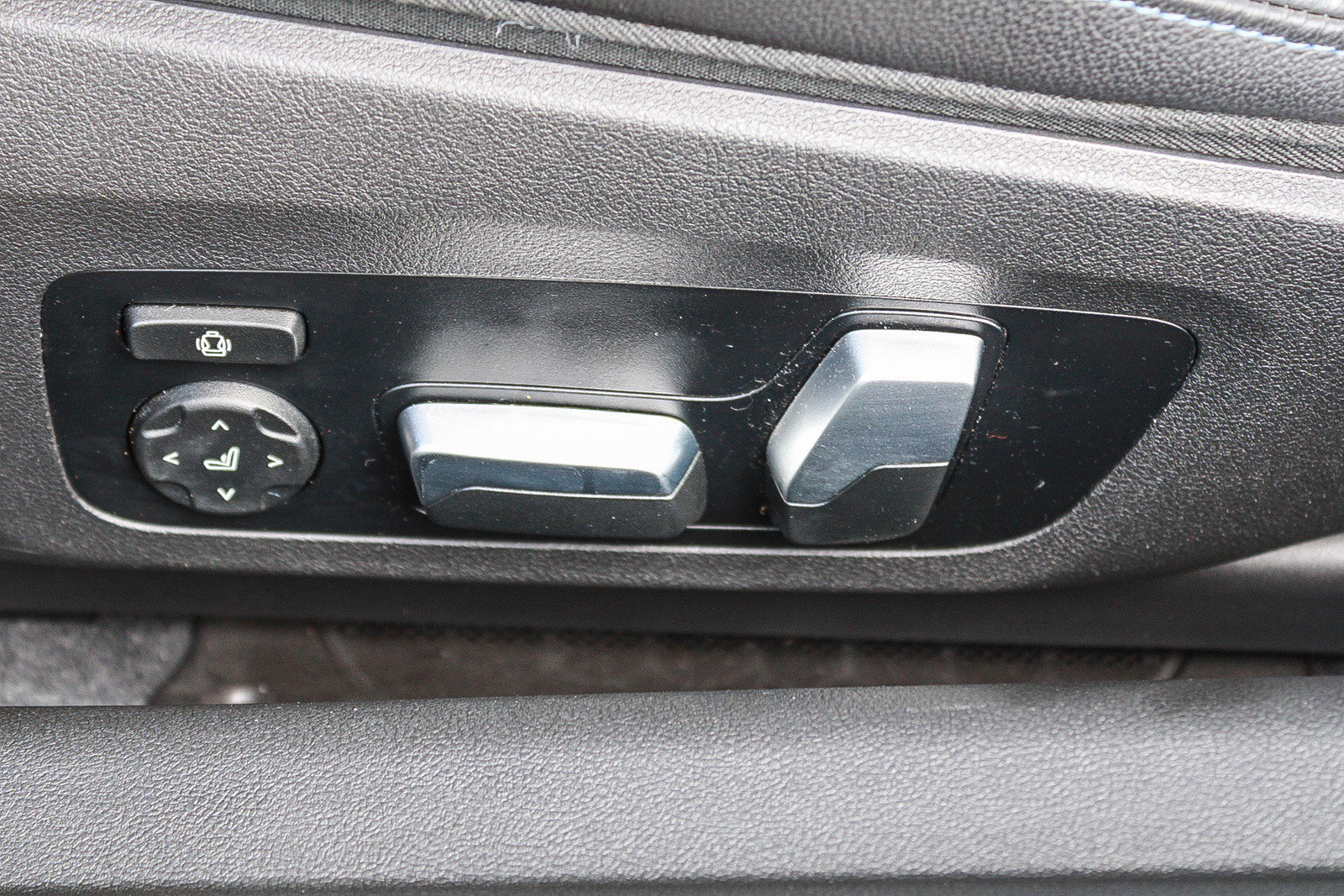 Used 2023 BMW M2 w/ Lighting Package RWD image 21
