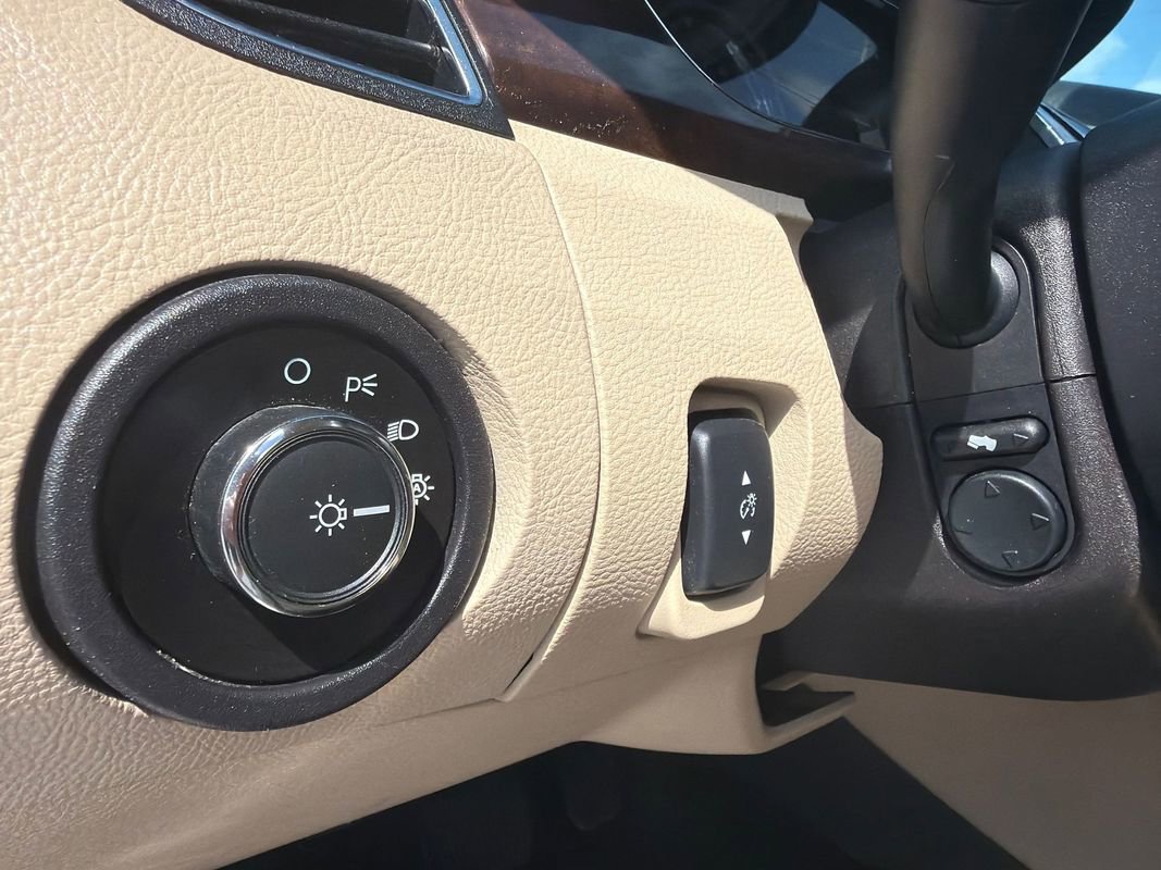 Used 2018 Ford Taurus Limited image 19